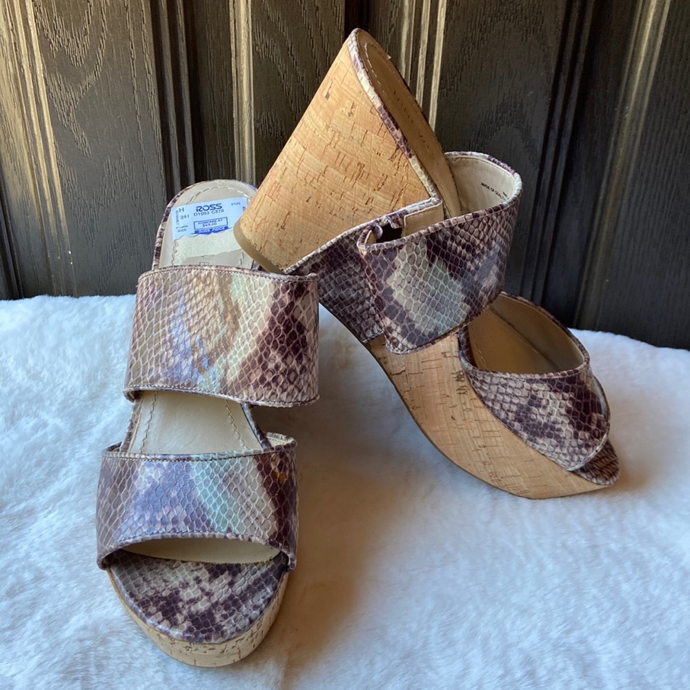 New Nine West size 10 Brown & Tan  Snake Skin Shoe